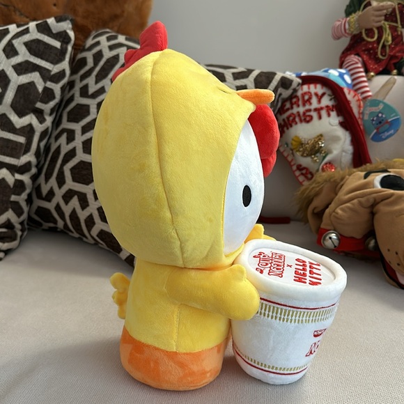 KIDROBOT NISSIN X HELLO KITTY PLUSH IN CHICKEN COSTUME HOLDING NOODLE CUP NWT - Picture 6 of 12